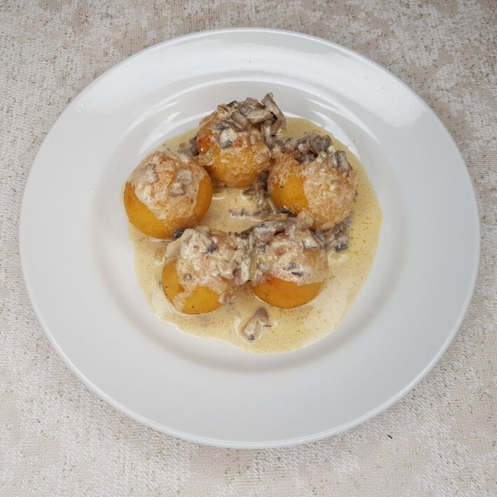 Картофельные крокеты  со сливочно-грибным соусом