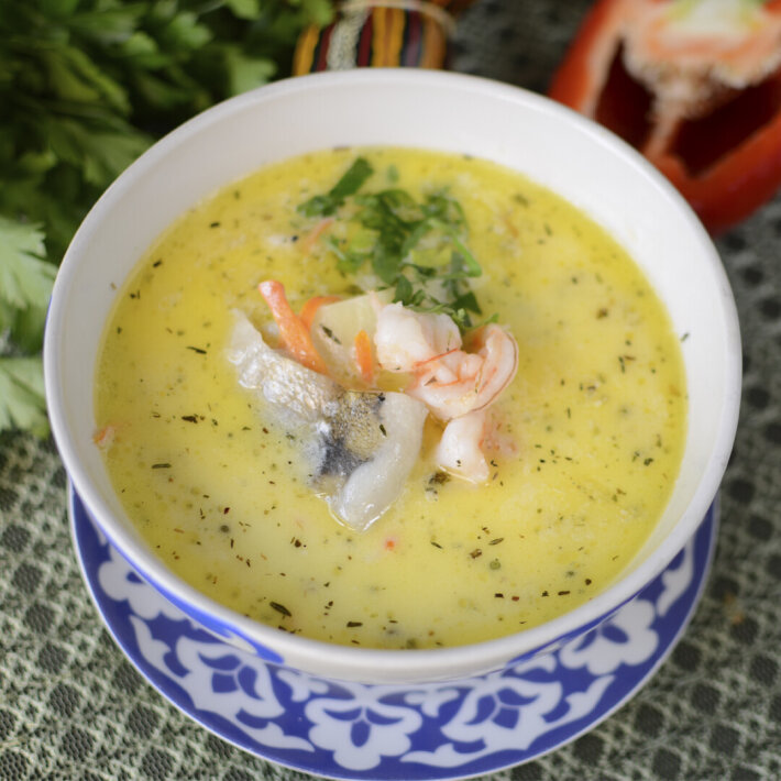 Сливочный суп с судаком и креветками