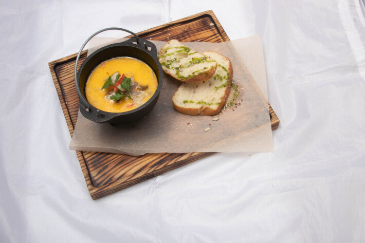Сливочно-сырный суп с рапанами