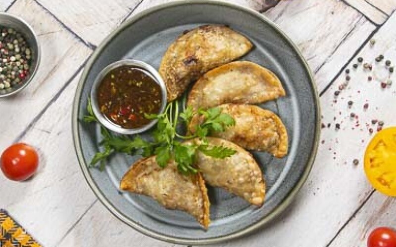 Мини-чебуреки с говядиной и брынзой