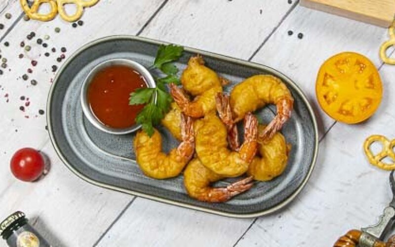 Креветки темпура с соусом сладкий чили