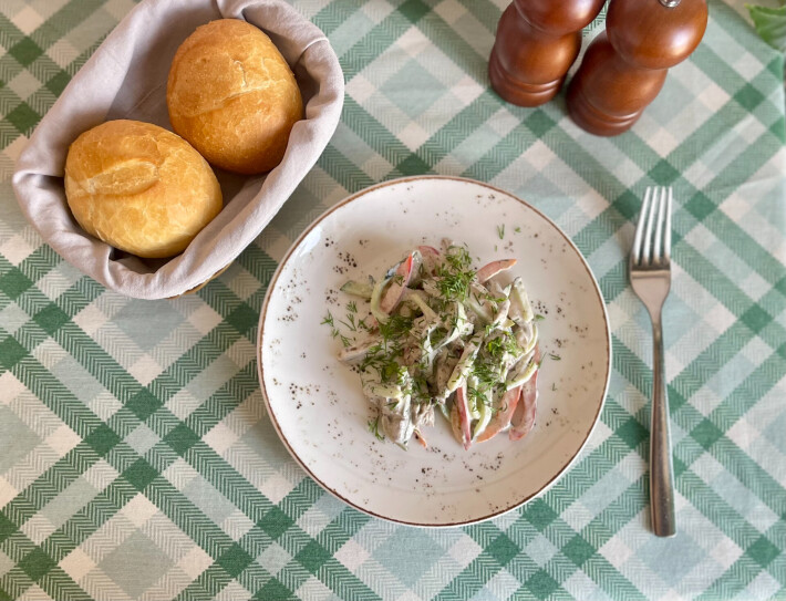 Салат с говядиной и маринованными вешенками