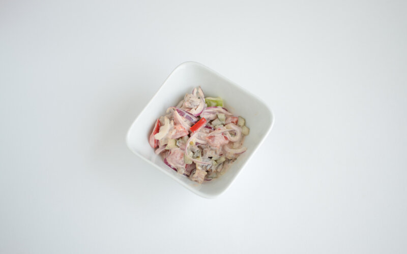 Салат с говядиной и помидорами