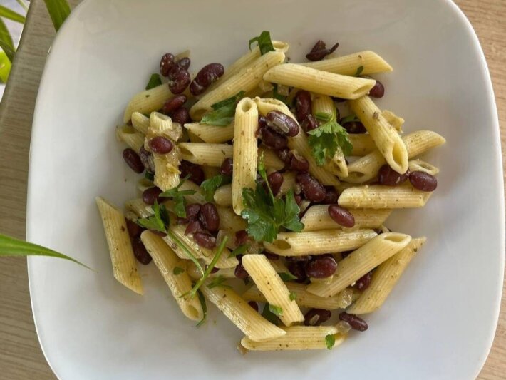Макароны с соусом песто