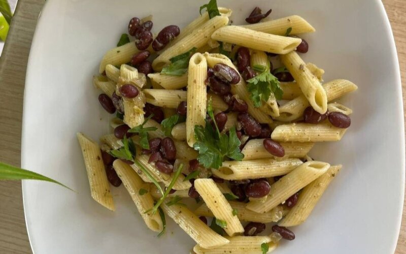 Макароны с соусом песто