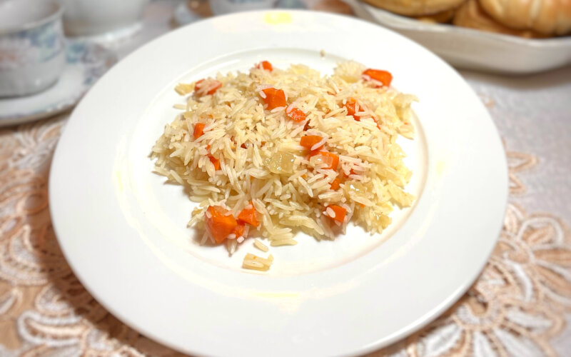 Рис с луком и морковью