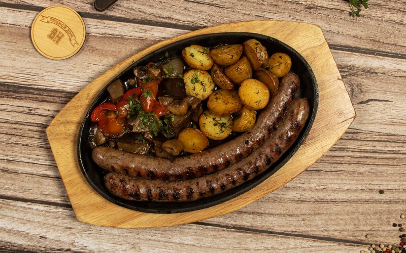 Колбаски "Франкфуртские" с овощами и картофелем