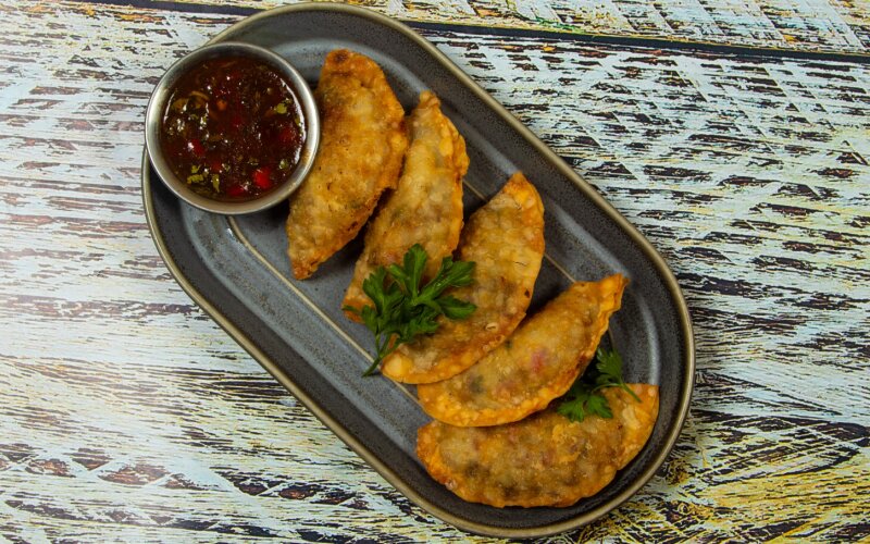 Мини-чебуреки с говядиной и брынзой