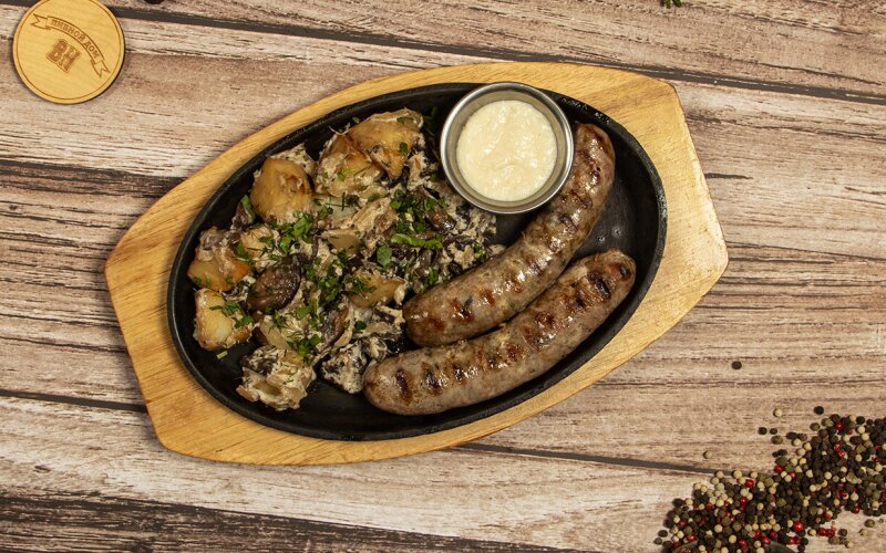 Колбаски "Мюнхенские" с картофелем и грибами