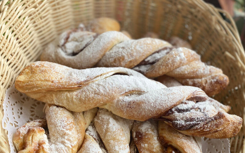 Слойка с вареной сгущенкой