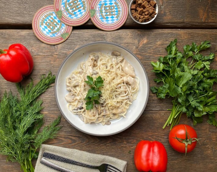 Паста с куриной грудкой и грибами