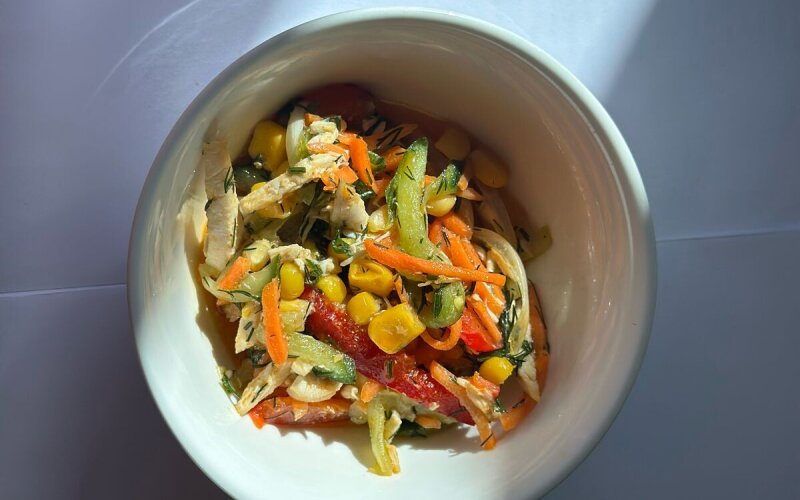 Салат с копченой курицей