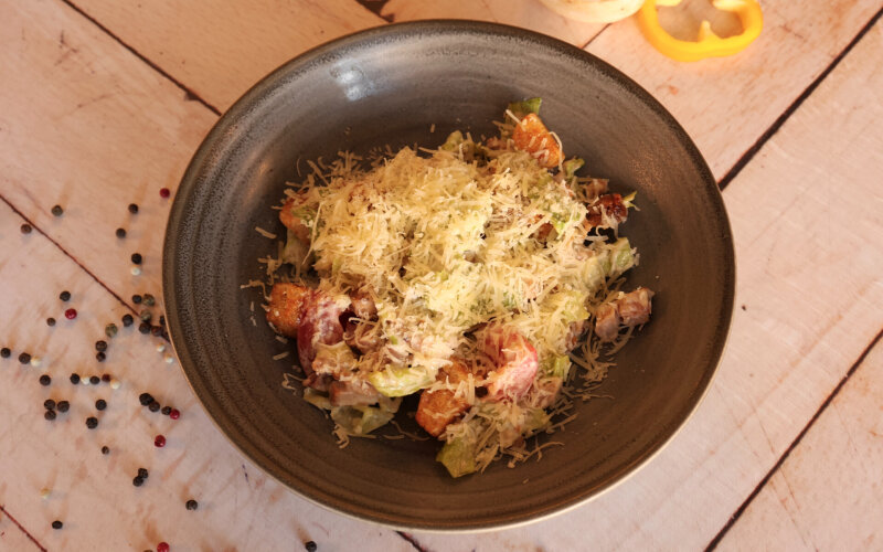 Цезарь с шашлыком из курицы