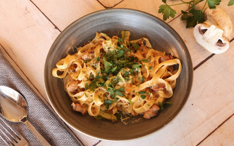Паста Тальятелле с курицей и овощами