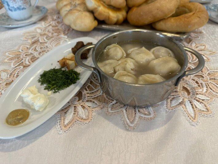 Бульон с куриными пельмешками