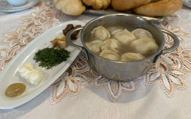 Бульон с куриными пельмешками