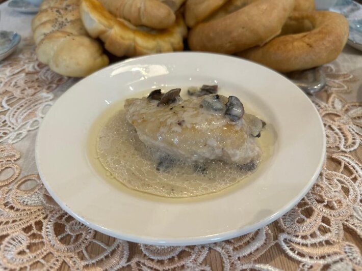 Курица в сливочно-грибном соусе