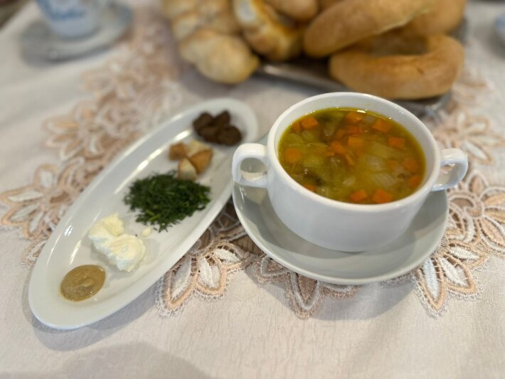 Суп гороховый с курицей и грибами