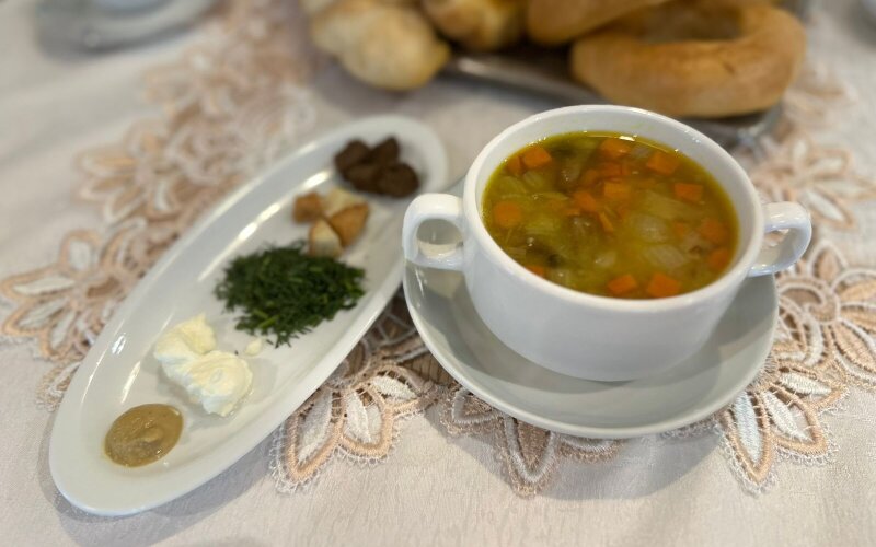 Суп гороховый с курицей и грибами