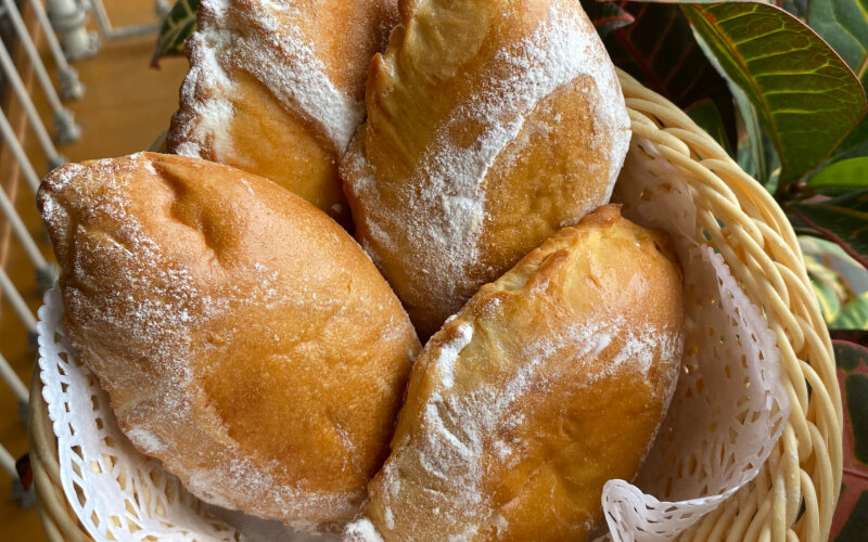 Пирожок с ежевикой