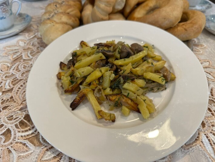 Картофель жаренный с грибами
