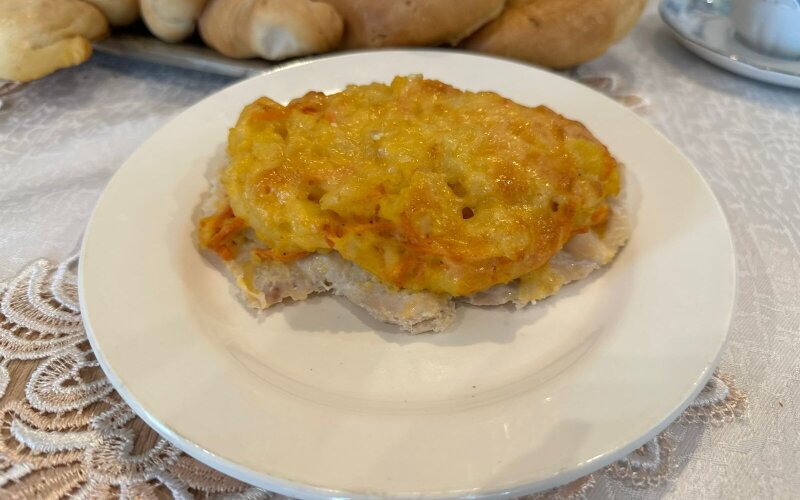 Отбивная из курицы с овощами