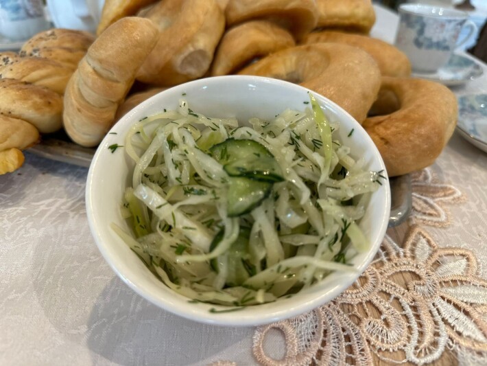 Салат с капустой и огурцом
