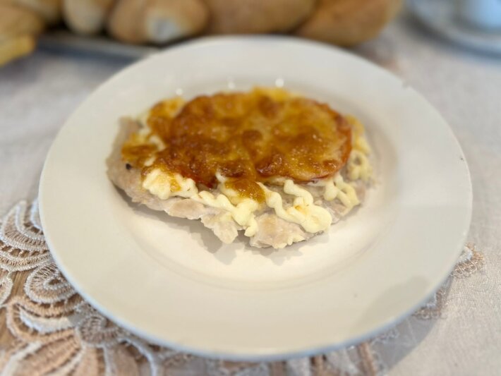 Курочка с помидорами и сыром