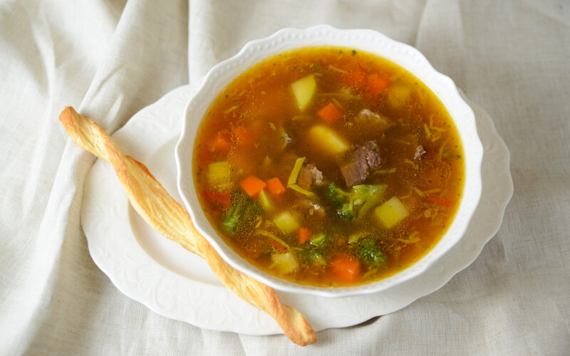 Мясной суп с говядиной