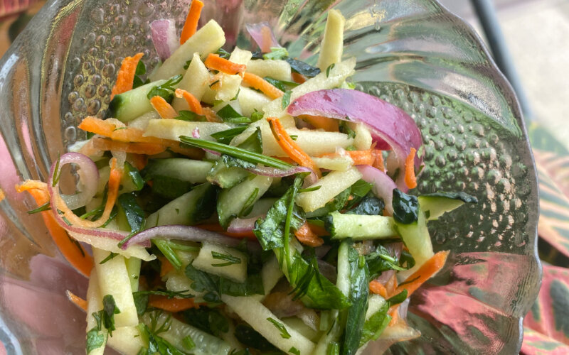 Яблоко с огурцом