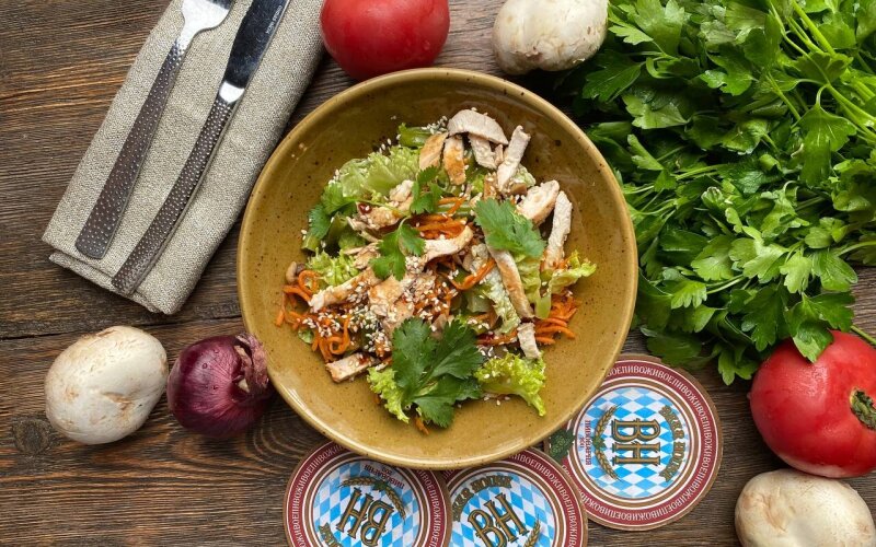 Салат с куриной грудкой по восточному