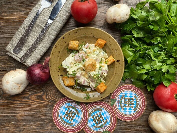 Салат с ветчиной и пекинской капустой