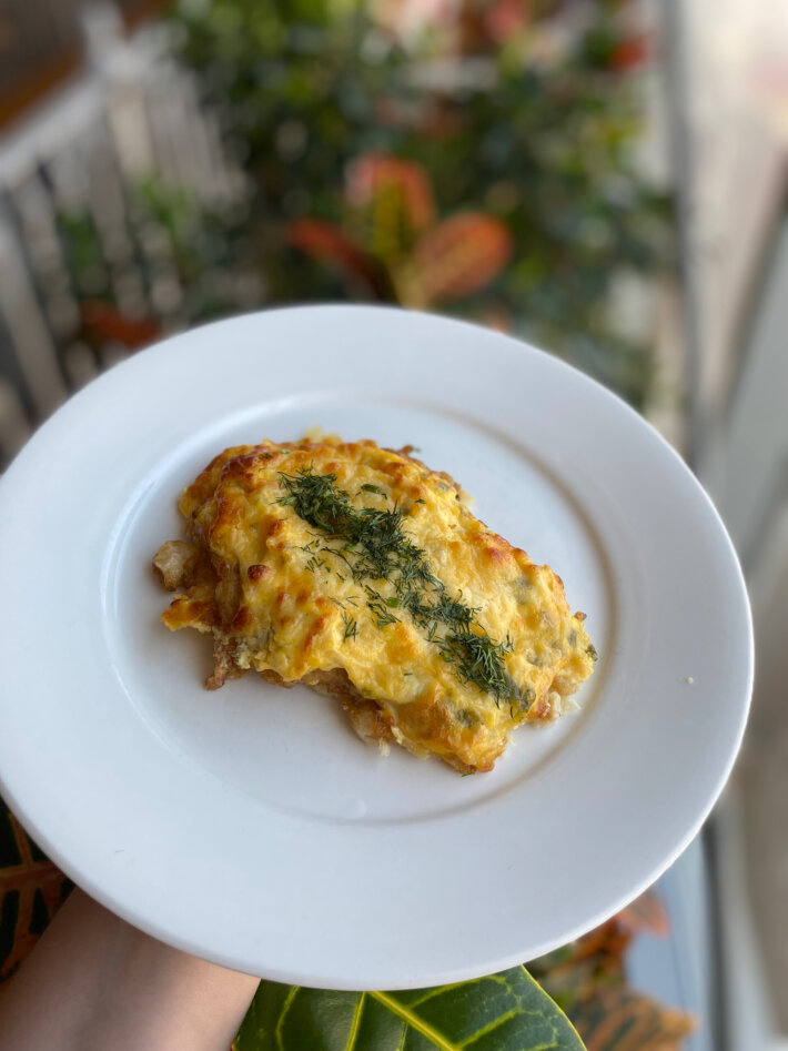 Куриная отбивная с луком