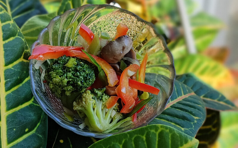 Салат с брокколи и шампиньонами