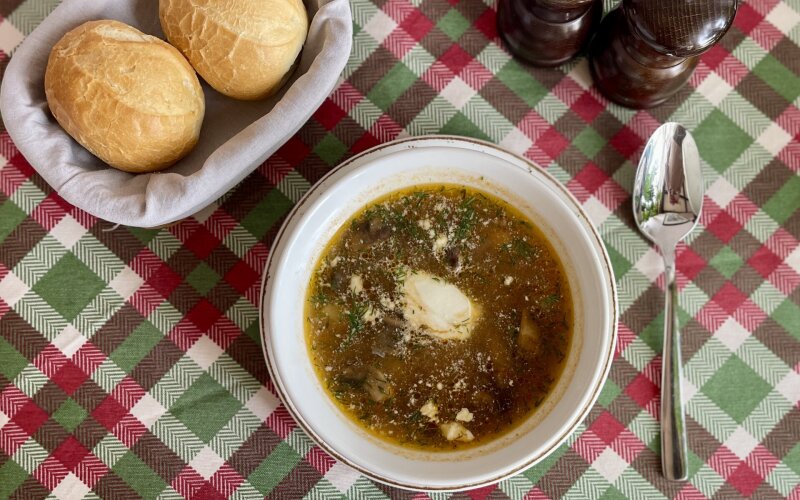 Суп-гуляш с шампиньонами