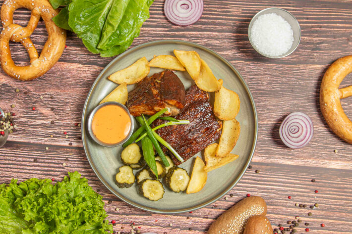 Свиные ребра подкопченые в соусе Кола-Барбекю