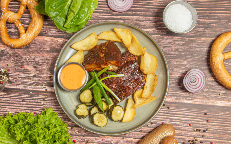 Свиные ребра подкопченые в соусе Кола-Барбекю