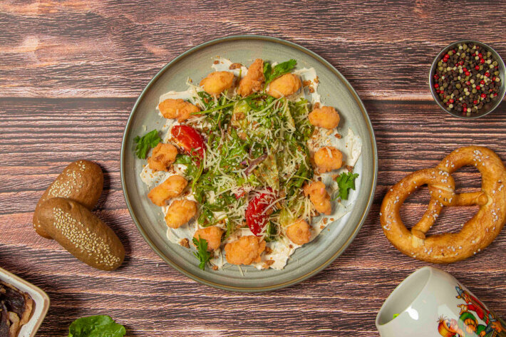 Салат с поп-корном из креветок