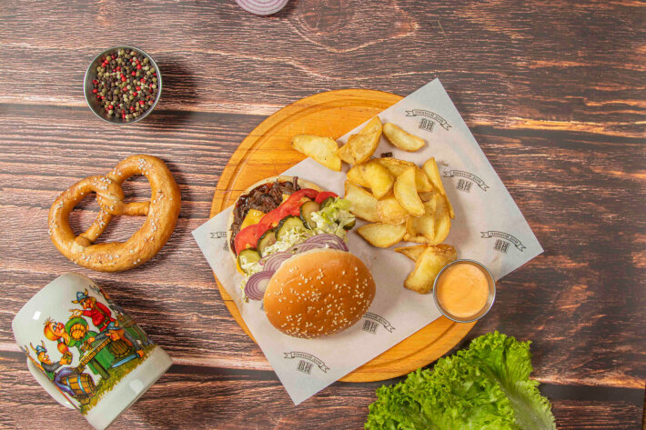 Бургер с брискетом