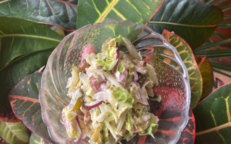 Салат с копченой курицей и грибами