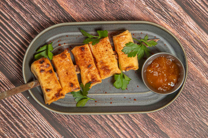 Сыр Сулугуни в рисовом тесте на мангале