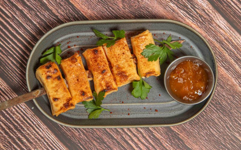 Сыр Сулугуни в рисовом тесте на мангале