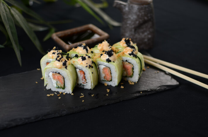 Такаяма с семгой темпура и огурцом