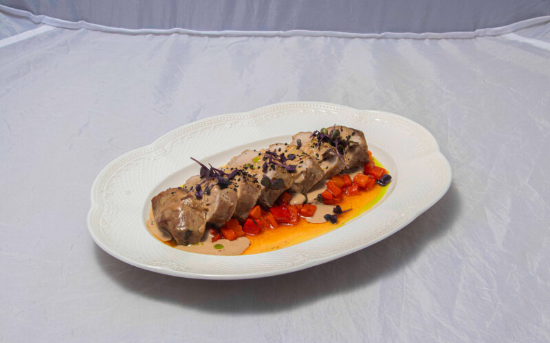 Медальоны с тар-тар из печеного перца