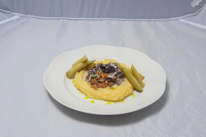 Бефстроганов из вырезки с пюре