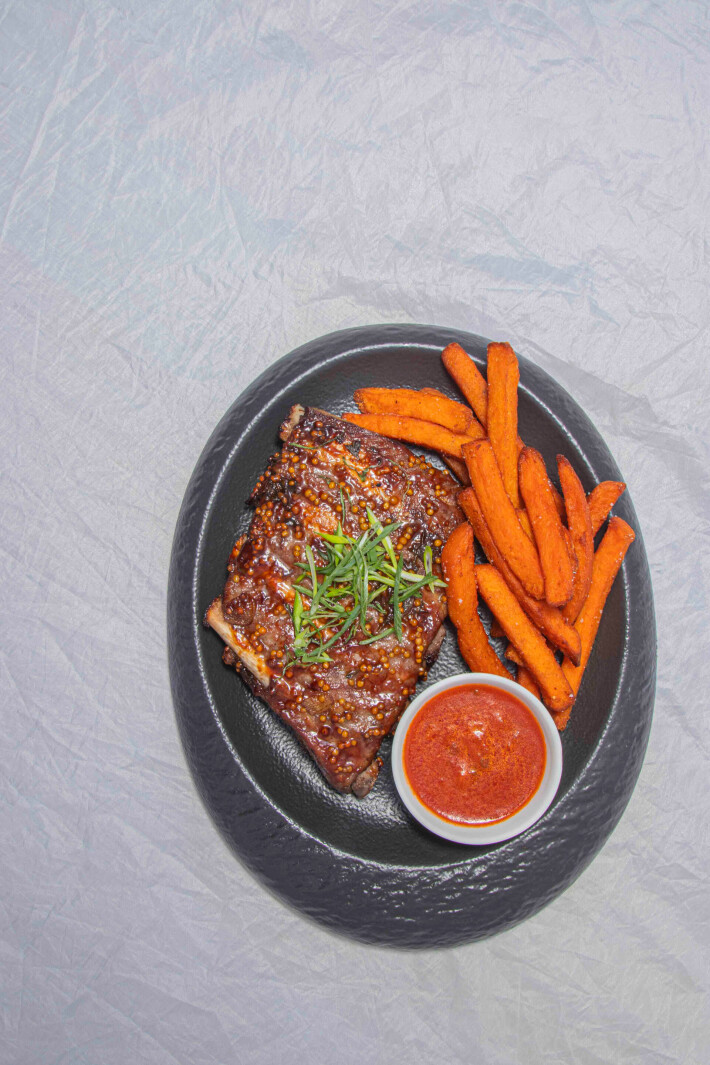 Ребра с бататом фри