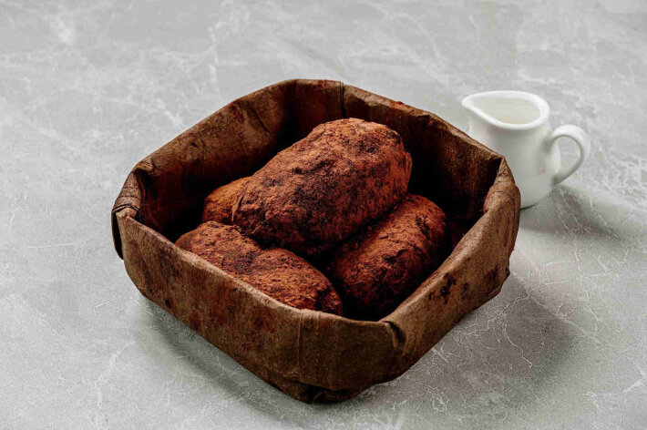 Пирожное картошка с соусом Бейлис