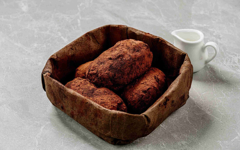 Пирожное картошка с соусом Бейлис