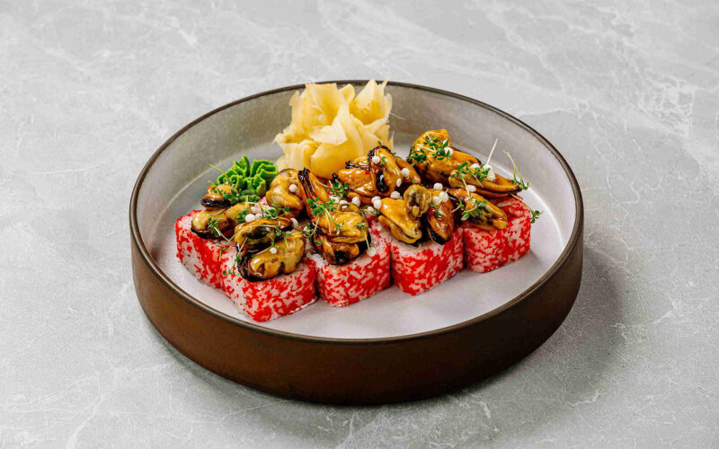 С мидиями и угрем