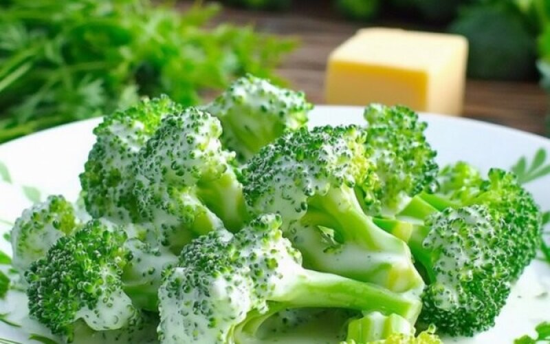 Брокколи в сливочном соусе